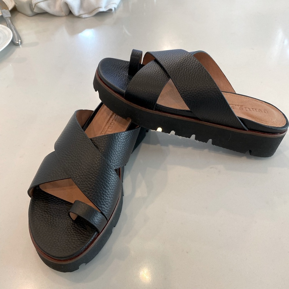 Kenneth Cole leather sandals